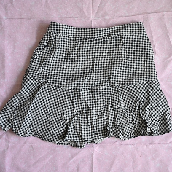 Hollister Gingham Skort – Size XS 🖤🤍 - Picture 1 of 3